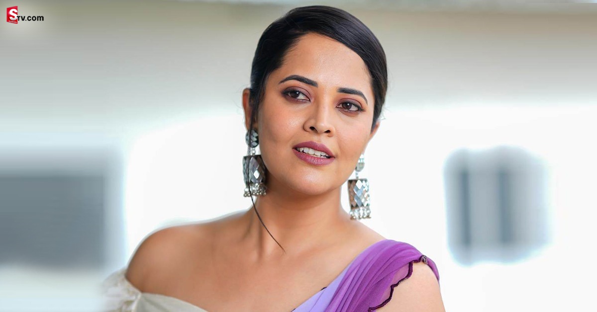హెరాస్‌ చేస్తున్నారని సైబర్‌ క్రైమ్‌ పోలీసులకు అనసూయ ఫిర్యాదు.. వేట మొదలైందంటూ ట్వీట్‌..