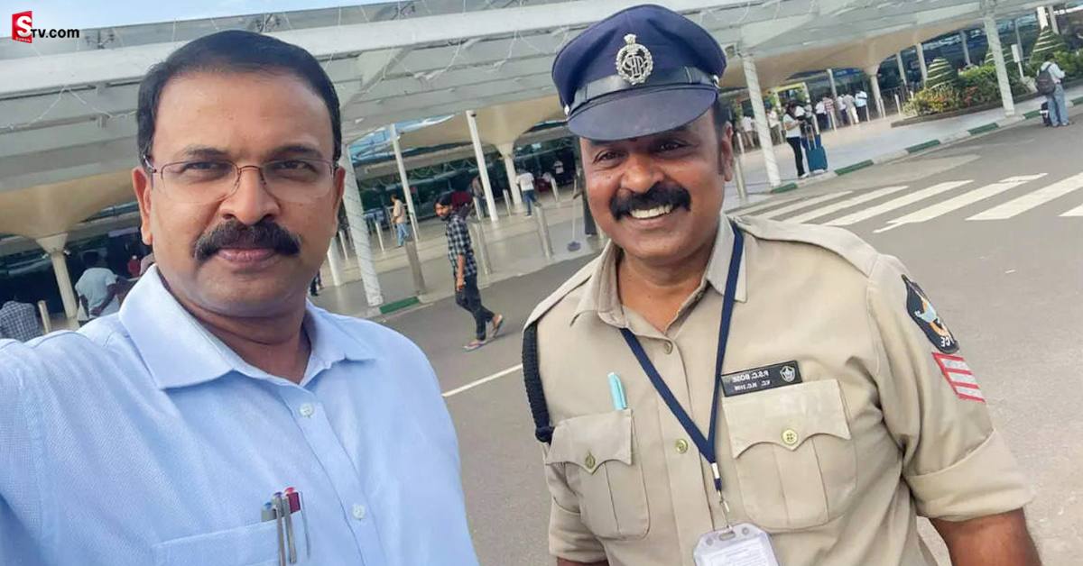 Lakshmi Narayana: కానిస్టేబుల్‌తో సెల్ఫీ తీసుకున్న లక్ష్మీనారాయణ.. కారణం ఏంటంటే?..