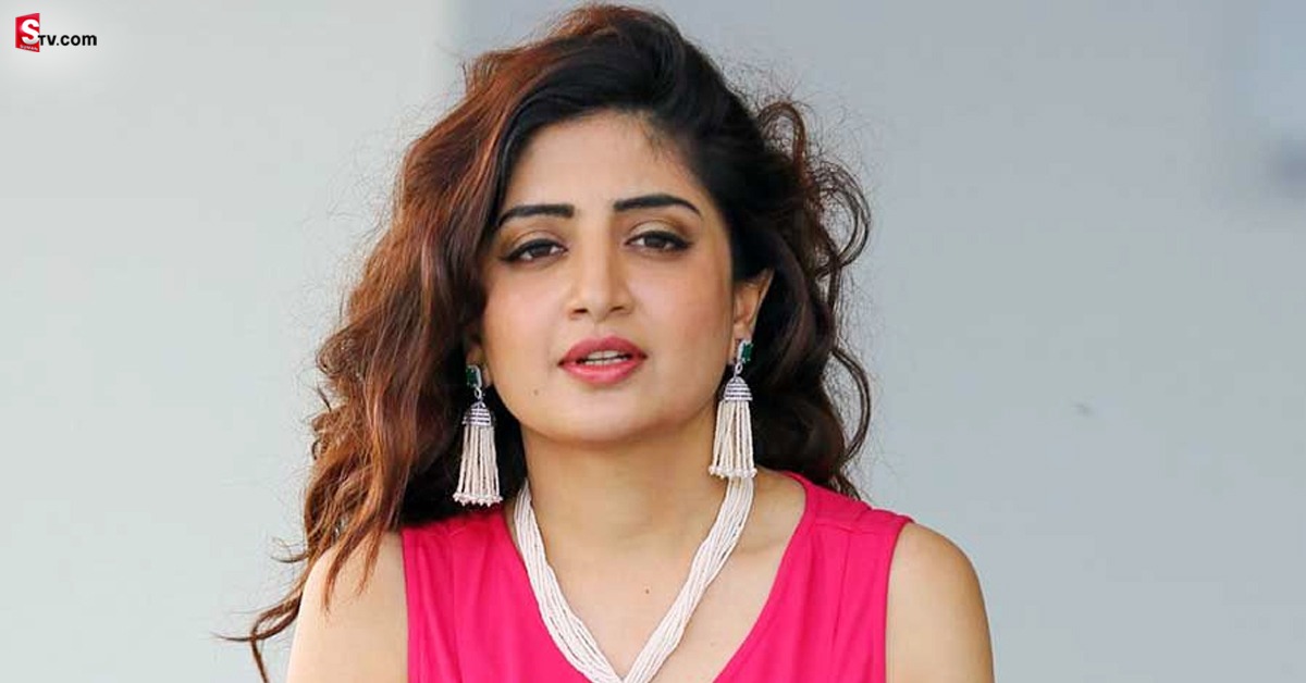 Poonam Kaur:  ట్రోలర్స్‌కు పూనమ్ కౌర్ దిమ్మతిరిగే ఆన్సర్!