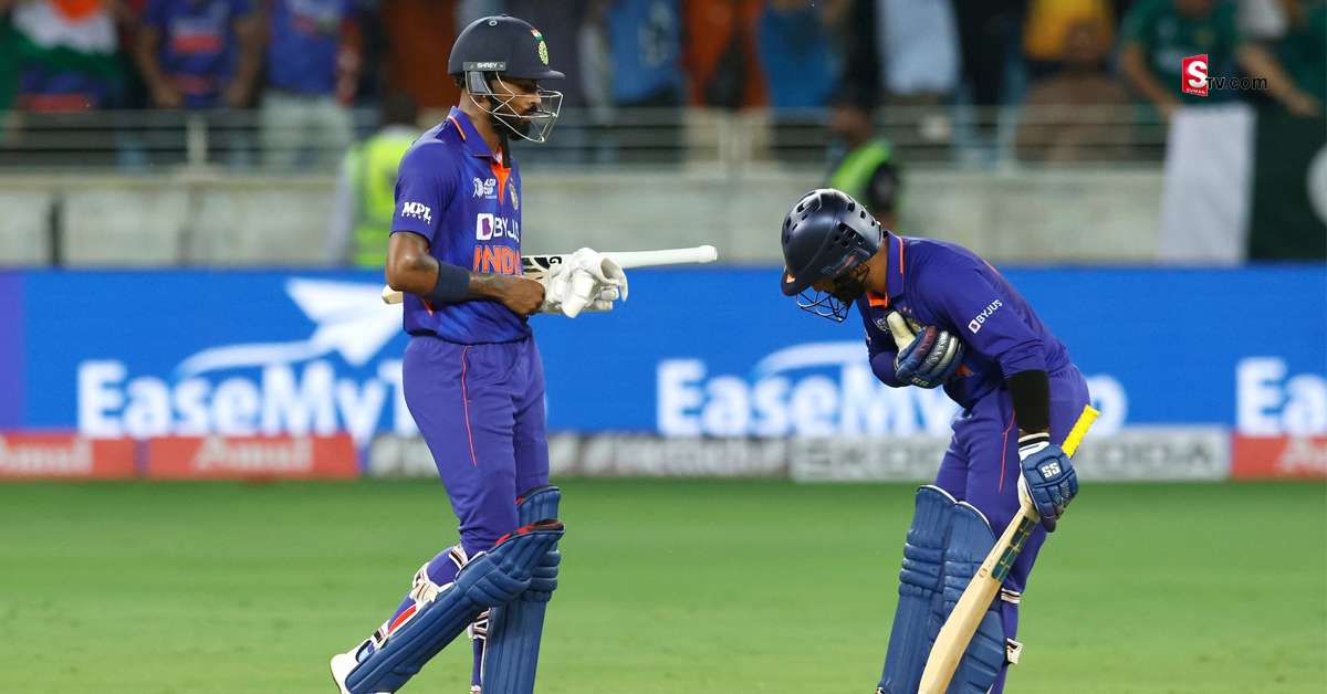 టీమిండియాను గెలిపించిన హార్దిక్‌ పాండ్యాను దినేష్‌ కార్తీక్‌ ఎలా గౌరవించాడో తెలుసా..?