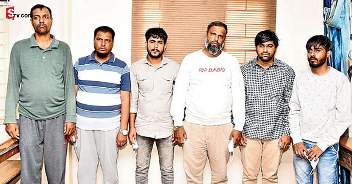 పుస్తకాలు, పరీక్షలు లేకుండానే పాస్.. నకిలీ సర్టిఫికేట్లతో విదేశాలకు పంపుతూ!