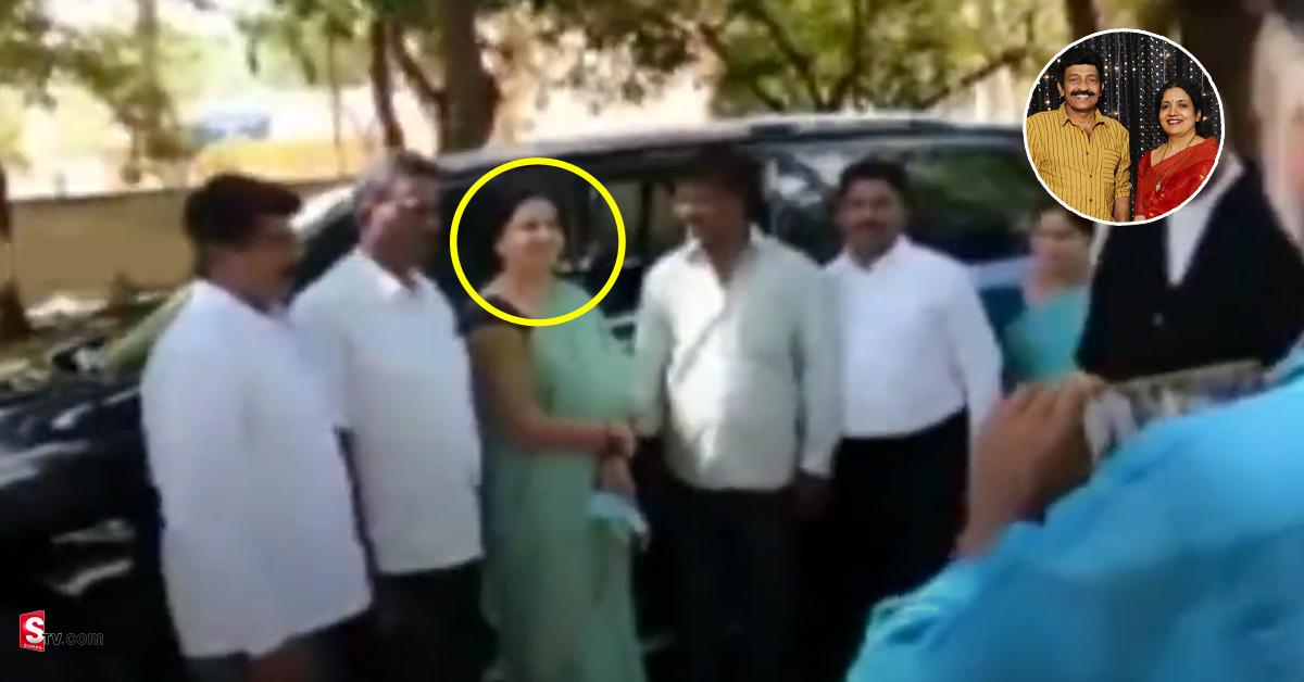 Jeevitha Rajasekhar: చెక్ బౌన్స్ కేసులో కోర్టుకు హాజరైన నటి జీవితా రాజశేఖర్..