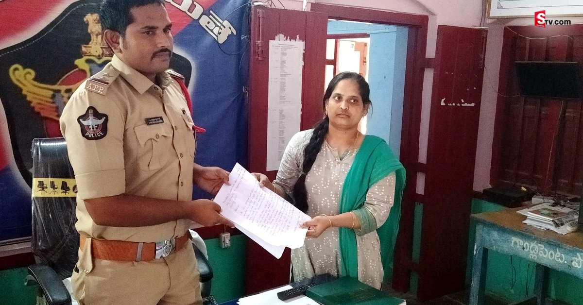 ‘MP మాధవ్‌ పక్కన నా ఫోటో పెట్టి దుష్ప్రచారం! YCP మహిళా నేత ఫిర్యాదు!