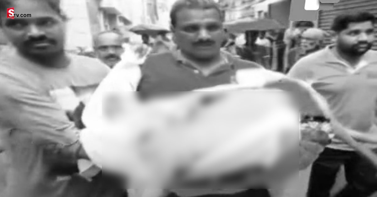 శునకానికి ఘనంగా అంత్యక్రియలు.. కారులో ఊరేగిస్తూ అంతిమ యాత్ర..