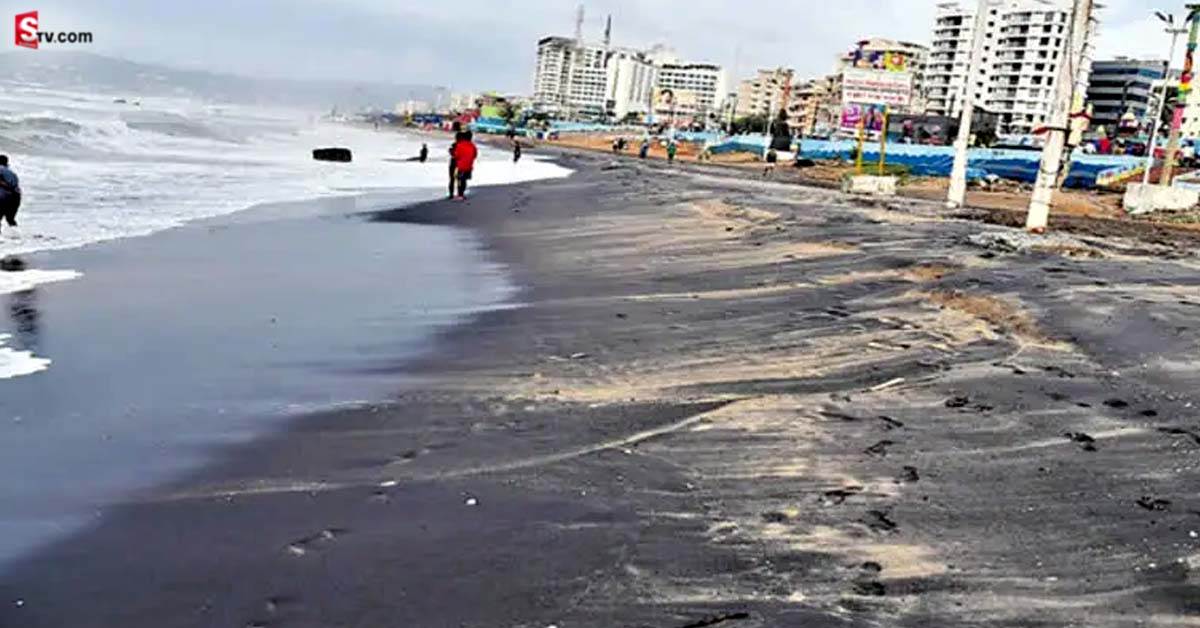RK బీచ్‌లో నల్లగా మారిన ఇసుక.. ఆందోళనలో స్థానికులు!