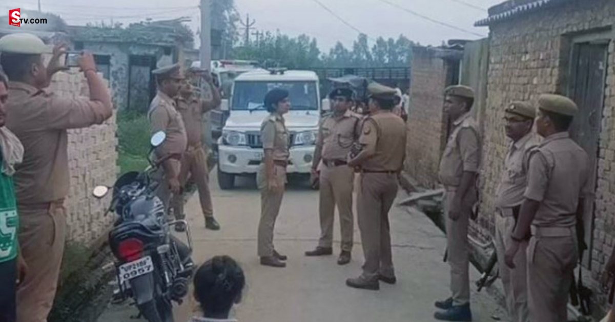 క్లాసులో ఉపాధ్యాయుడి పాడుపనులు.. అతడి బాధ పడలేని బాలికలు..