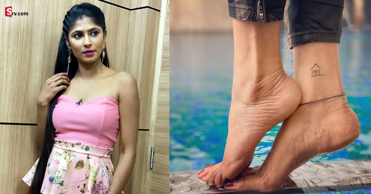 Neha Chowdary: నేహా చౌదరి కాలిపై లవ్ సింబల్ తో టాటూ! అంత పెద్ద కథ ఉందా?