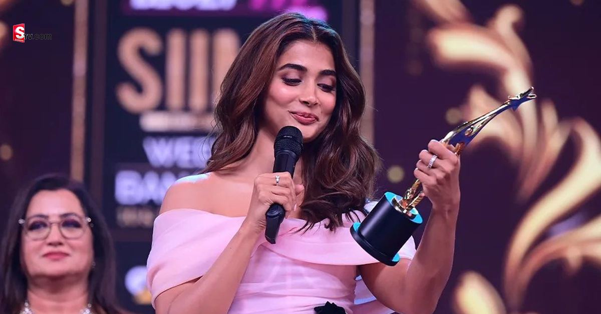Pooja Hegde: బెస్ట్‌ హీరోయిన్‌గా పూజా హెగ్డే.. డబ్బులిచ్చి కొనుక్కుంది అంటున్న నెటిజనులు!
