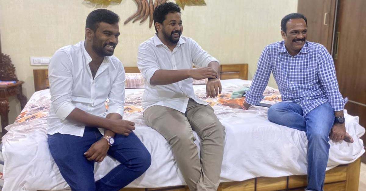APలో ఆసక్తిరేపుతున్న వారసుల మీటింగ్‌.. వంగవీటి రాధతో పరిటాల శ్రీరామ్‌ భేటీ!