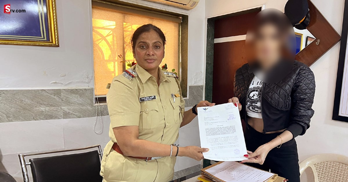 స్టార్ హీరోయిన్ పై పోలీసులకు ఫిర్యాదు.. ఎందుకంటే?