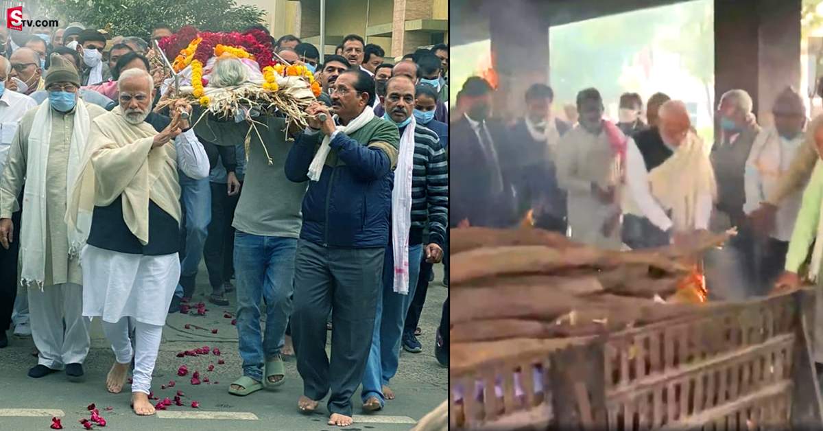 హీరాబెన్ అంతిమ యాత్ర.. తల్లి పాడె మోసిన ప్రధాని మోదీ