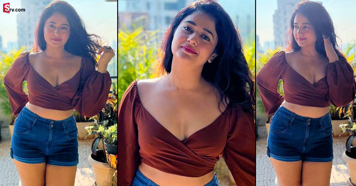 సూర్యుడికే చెమటలు పట్టిస్తున్న పూనమ్ భజ్వా.. పదునైన అందాలతో..!