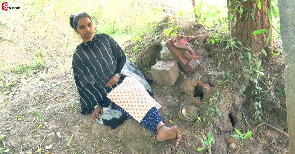 నేను నాగ కన్యను.. నాకు గుడి కట్టండి.. యువతి వింత చేష్టలు..!