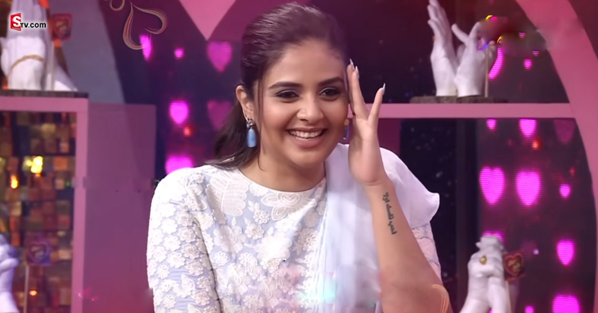 స్టేజ్ పై డబుల్ మీనింగ్ మాటలతో రెచ్చిపోయిన శ్రీముఖి! వీడియో వైరల్!