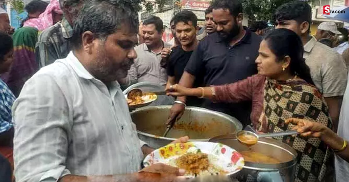 రూ.2కే ఘుమ ఘుమలాడే చికెన్ బిర్యాని, ఎగబడ్డ జనాలు! ఎక్కడో తెలుసా?