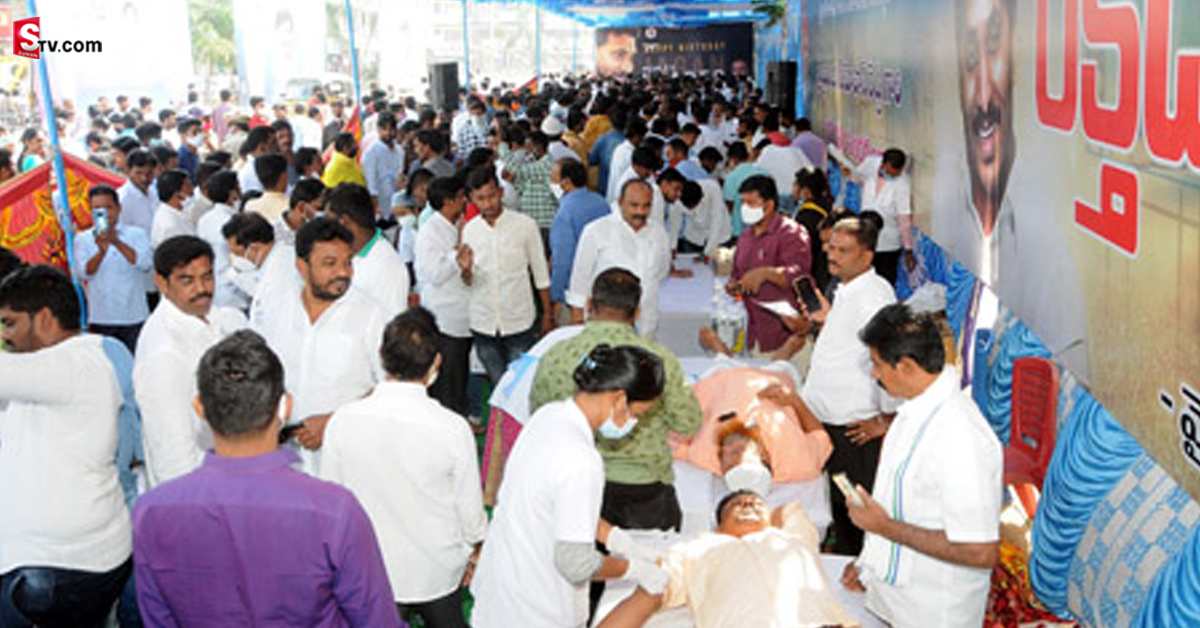 సీఎం వైఎస్ జగన్ బర్త్ డే సెలెబ్రేషన్స్.. లక్ష మందికి పైగా రక్తదానం
