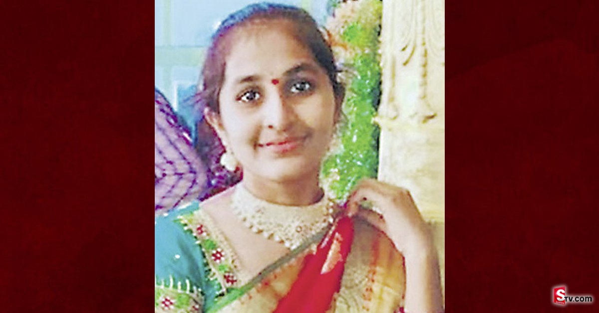 ప్రేమించాలంటూ ఆకతాయిల వేధింపులు! ఊర్లు మారినా వదలకుండా వెంటాడి..