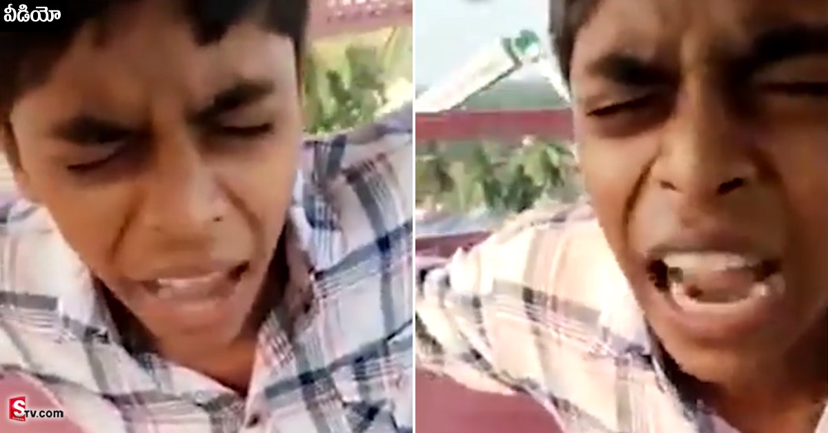 రంగుల రాట్నం ఎక్కి బుడ్డోడి వేడుకోలు.. అమ్మా దుర్గమ్మ తల్లి కాపాడమ్మా!