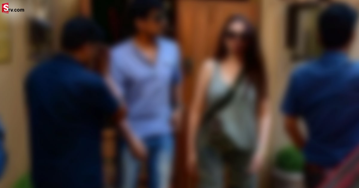 ముంబై హోటల్లో కెమెరా కంటికి చిక్కిన స్టార్ హీరో, హీరోయిన్!