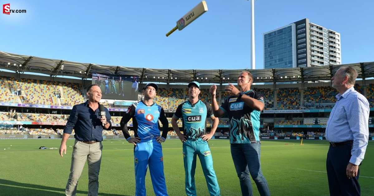 బ్యాట్‌తో టాస్‌.. బిగ్‌బాష్‌లో గల్లీ క్రికెట్‌ స్టైల్‌!