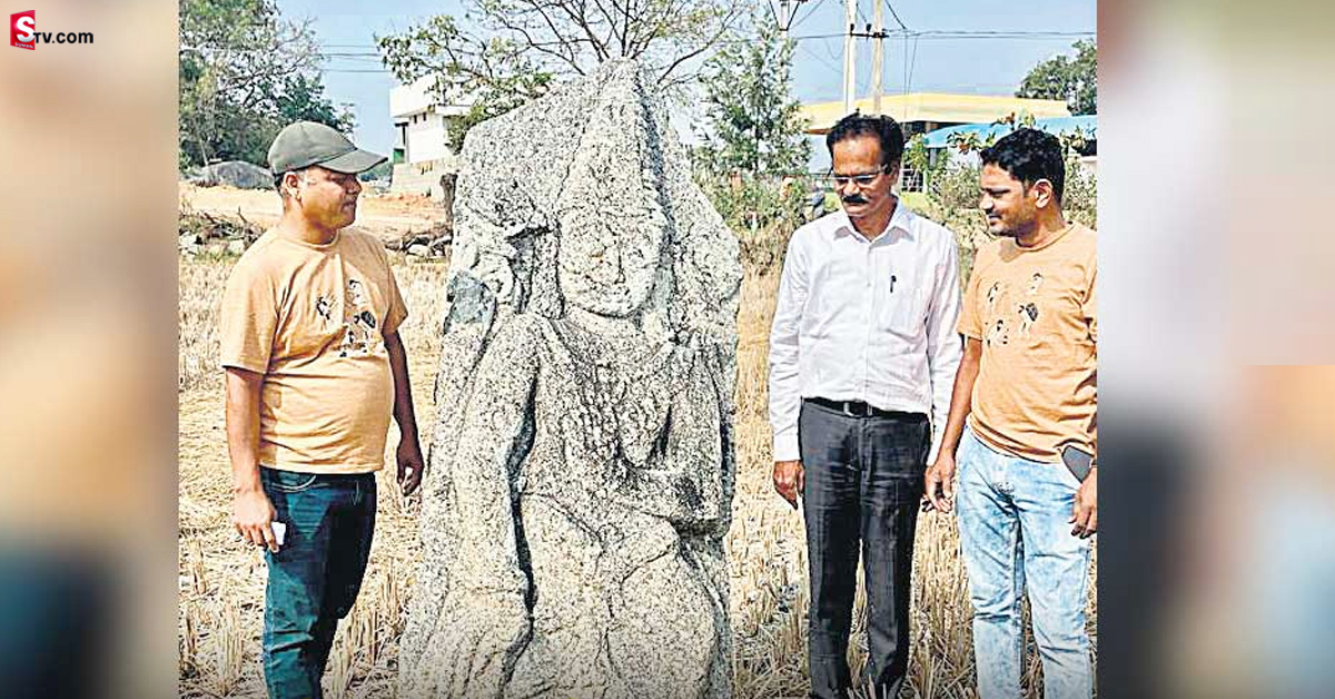 తెలంగాణలో బయటపడిన వెయ్యేళ్ల నాటి శిల్పం