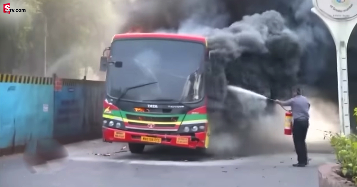 బ్రేకింగ్ : నడిరోడ్డులో బస్సులో మంటలు