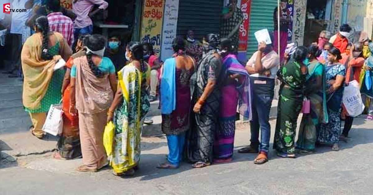 సగం ధరకే వంట నూనె.. ఎగబడ్డ జనాలు.. అసలు విషయం తెలిసి అవాక్కు!