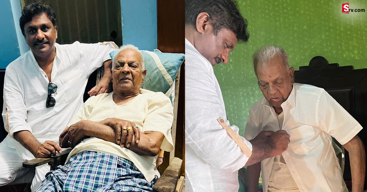 నాన్న నేను తెచ్చిన కొత్త బట్టలు వేసుకున్నారు. అంతలోనే