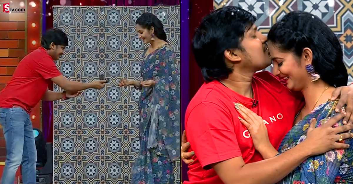 ‘జబర్దస్త్’ స్టేజీపై సుజాతకు ప్రపోజ్ చేసిన రాకేష్.. ముద్దుపెట్టి మరీ!