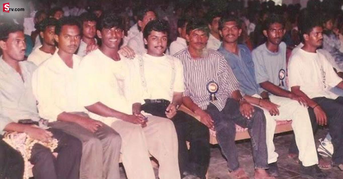 ఈ ఫొటోలో ఇద్దరు స్టార్‌ హీరోలు ఉన్నారు.. ఎవరో గుర్తుపట్టారా?..