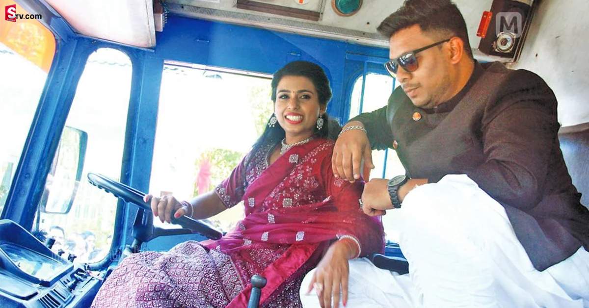 వీడియో: కాబోయే భర్తతో.. లారీ నడుపుతూ.. ఎంట్రీ ఇచ్చిన పెళ్లి కుమార్తె!
