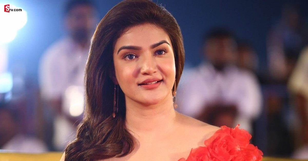 వైరల్ గా మారిన ‘వీరసింహారెడ్డి’ బ్యూటీ.. హనీరోజ్ ఫుల్ డీటైల్స్ ఇవే!