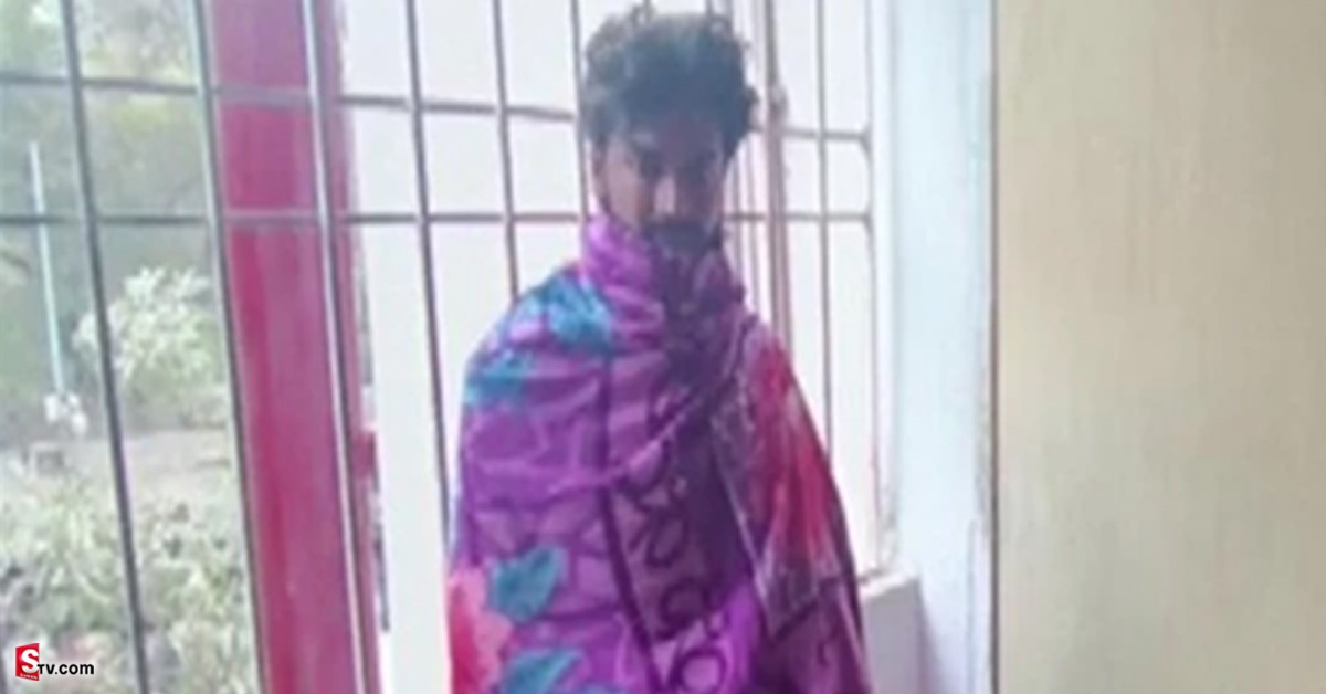 వీడు టీచర్ కాదు, చీటర్.. విద్యార్థుల అలాంటి వీడియోలు తీసి!
