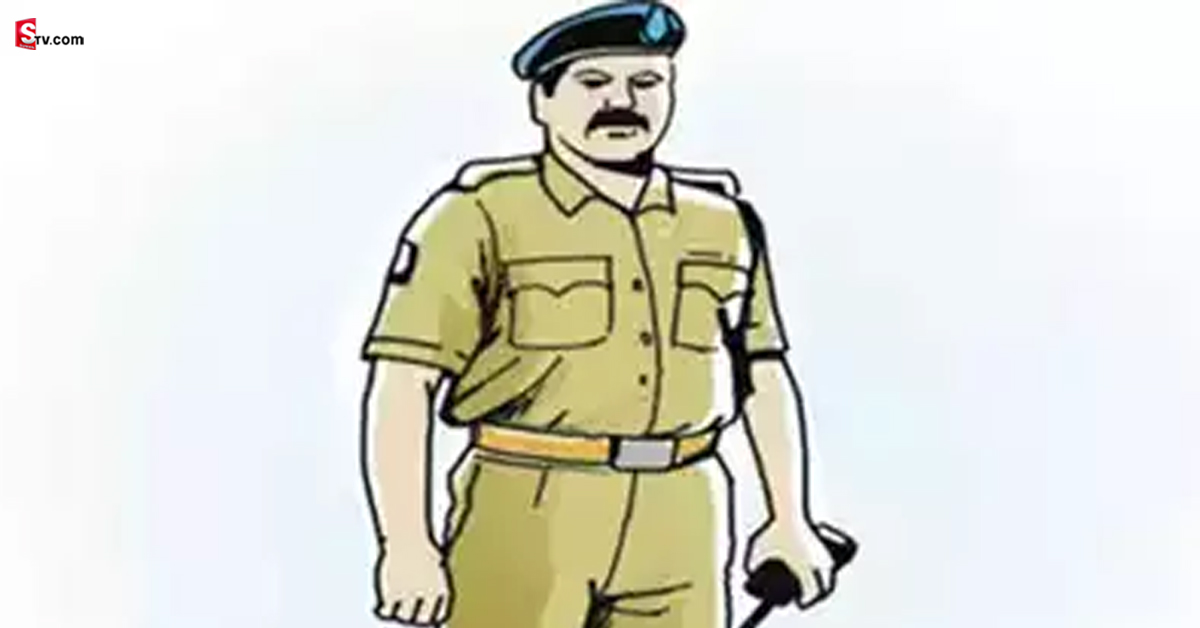 రెచ్చిపోయిన ఫేక్ పోలీసులు.. ప్రియుడి ముందే ప్రియురాలిపై దారుణం!