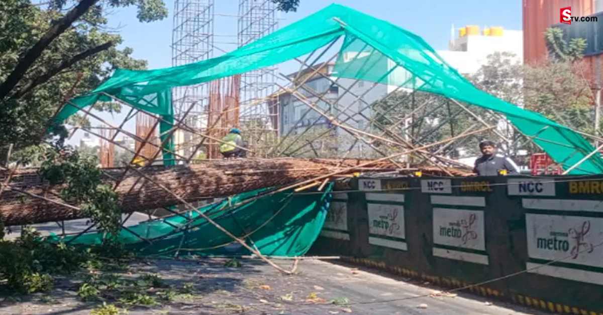 కూలిన మెట్రో పిల్లర్.. తల్లి, బిడ్డ మృతి