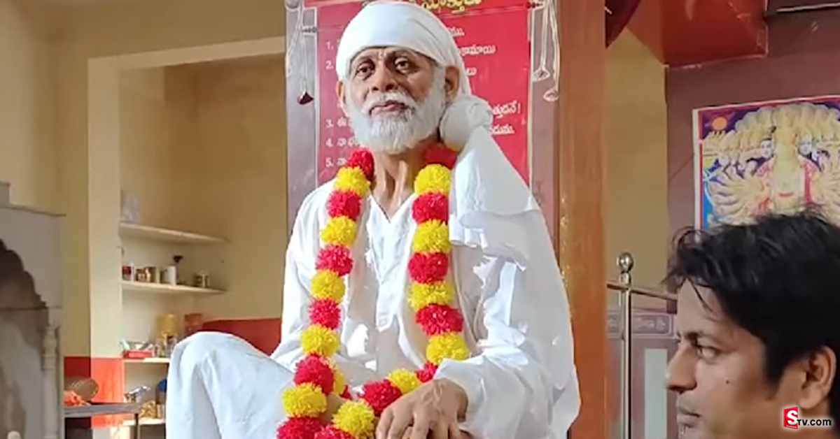 వీడియో: మాట్లాడుతున్న సాయి బాబా విగ్రహాన్ని మీరూ చూడండి!