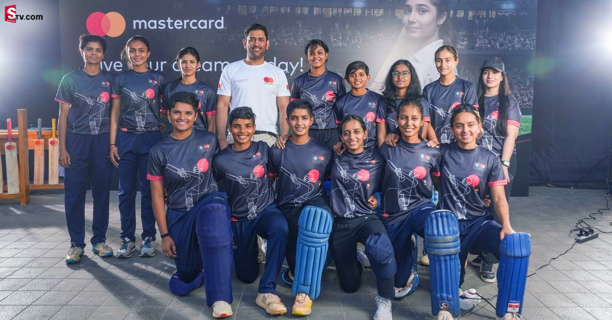 అండర్‌-19 క్రికెటర్లకు కోచ్‌గా మారిన ధోని!