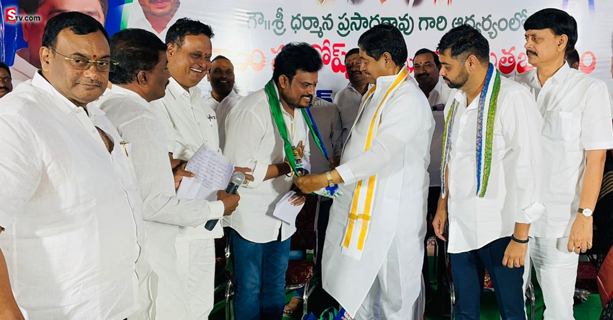 మంత్రి ధర్మాన సమక్షంలో వైసీపీలోకి  చేరిన బరాతం సంతోష్!