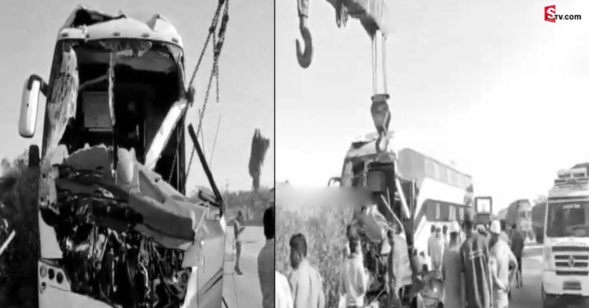 లారీని ఢీకొట్టిన ప్రైవేట్ ట్రావెల్స్ బస్సు.. నుజ్జు నుజ్జు అయిన బస్సు ముందు భాగం..