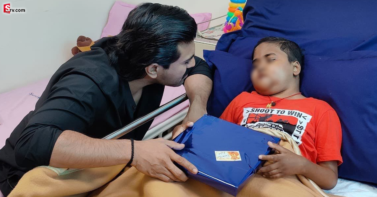 చిన్నారి అభిమాని కోరిక తీర్చిన రామ్ చరణ్! ఫోటోలు వైరల్!