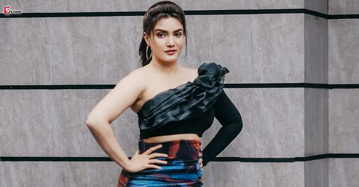 హానీరోజ్ మాయలో ఆ స్టార్ ప్రొడ్యూసర్! బాగానే ఆఫర్ చేసాడంట!