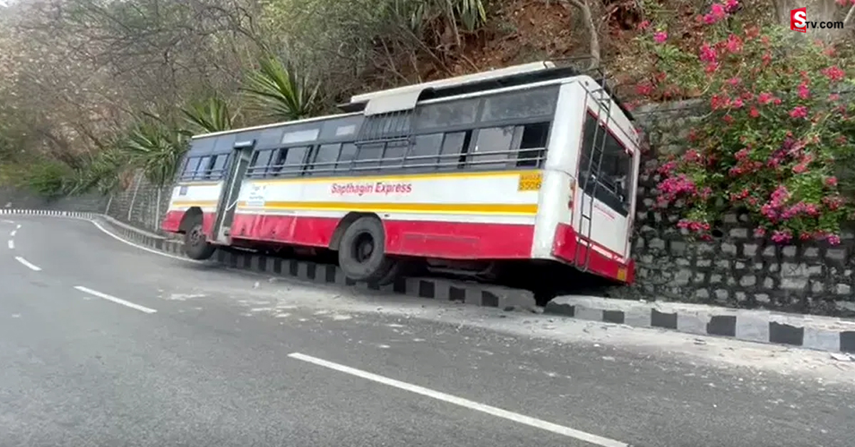 తిరుమల ఘాటు రోడ్డులో ప్రమాదం