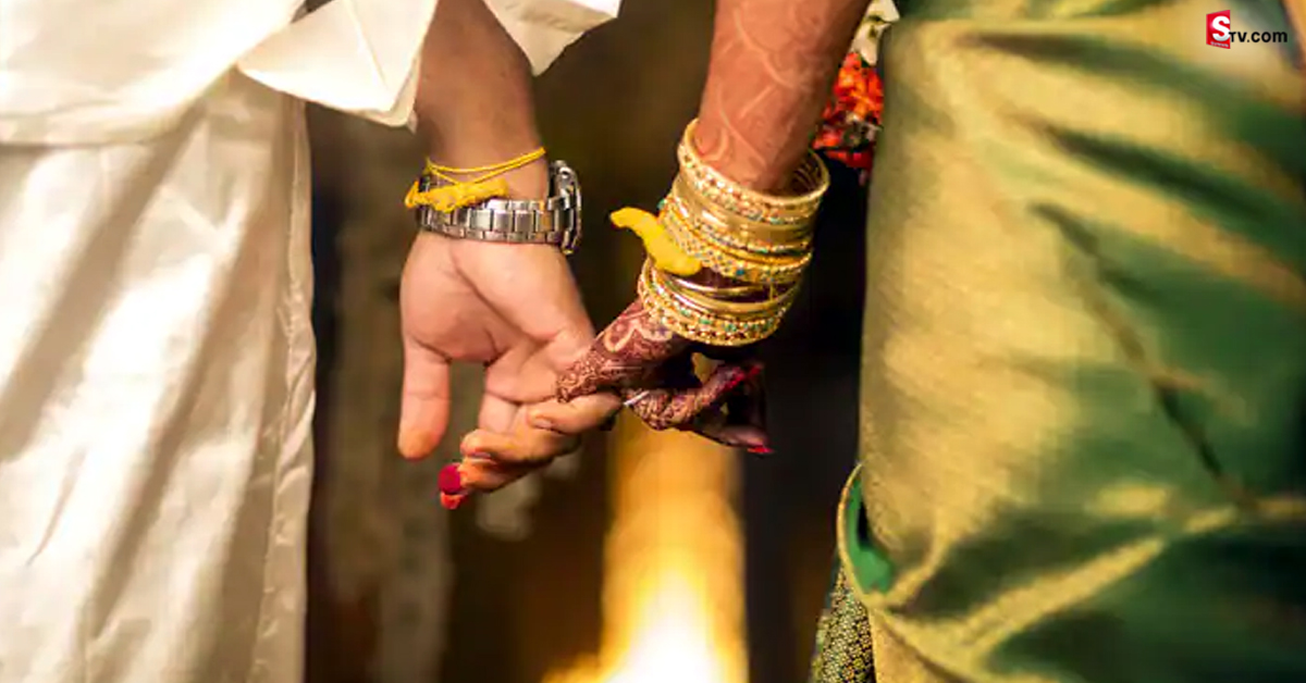 ఏడడుగులు వేస్తుండగా వరుడికి గుండెపోటు.. ఒక్కసారిగా కుప్పకూలి..