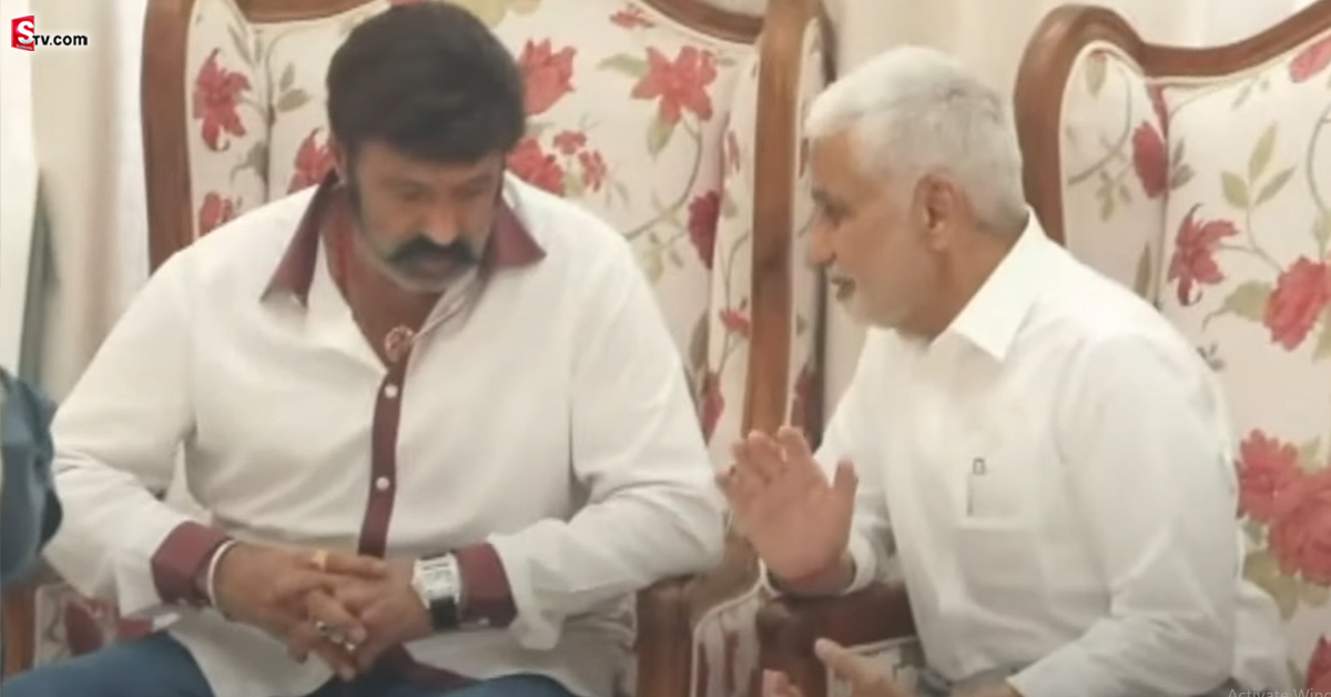తారకరత్న నివాసంలో బాలకృష్ణను ఓదార్చిన విజయసాయి రెడ్డి..