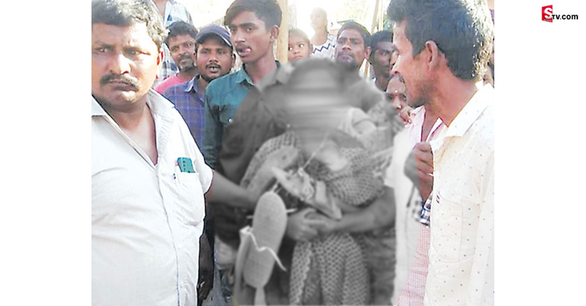 వ్యక్తి మృతికి కారకురాలని ఆరోపణ.. మహిళపై దాడి, చెప్పుల దండ వేసి అవమానం!