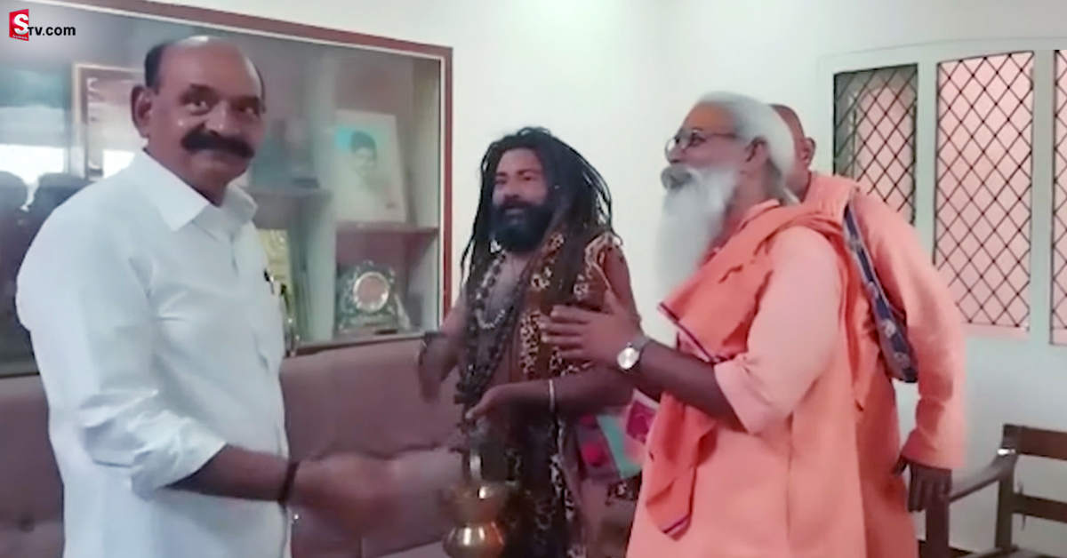 వీడియో: మాజీ మంత్రి NMD ఫరూక్ ఇంట్లో అఘోరా ప్రత్యక్షం..