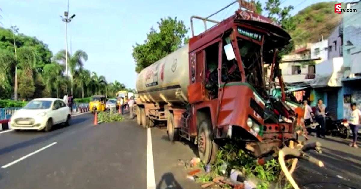 ప్రమాదానికి గురైన గ్యాస్ ట్యాంకర్.. భయాందోళనలో స్థానికులు!