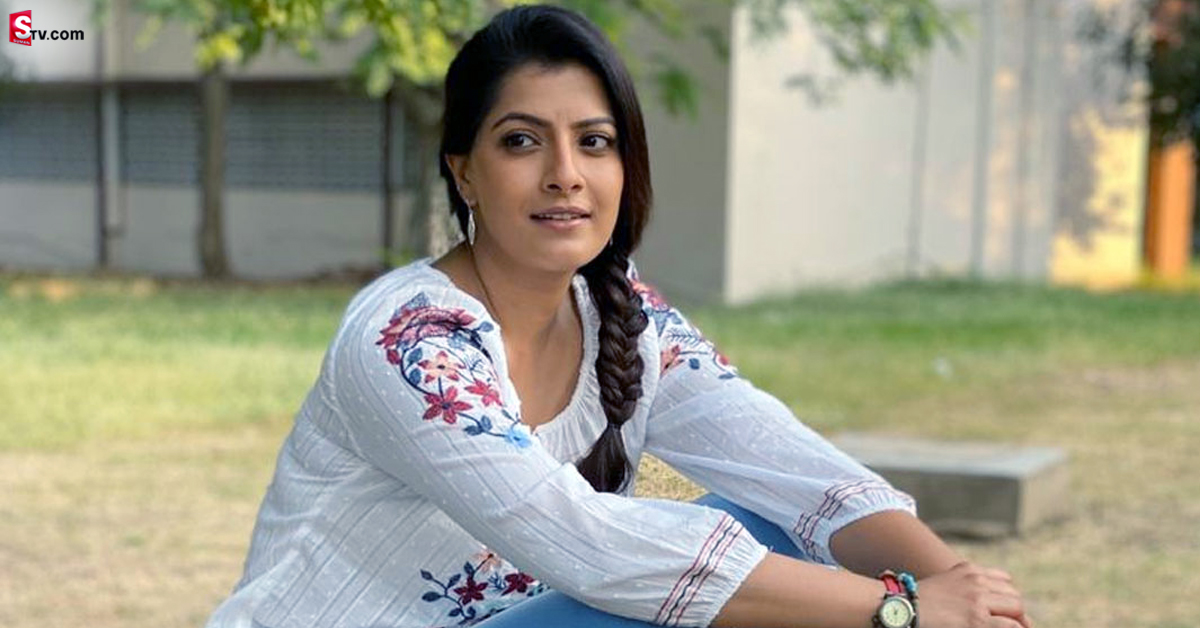 ఇద్దరిని చితక్కొట్టి జైలుకెళ్లిన వరలక్ష్మి! పోలీసులు తండ్రికి కాల్ చేయడంతో..