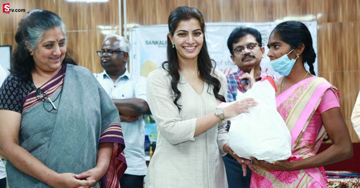 క్యాన్సర్ బాధిత కుటుంబాన్ని ఆదుకున్న నటి వరలక్ష్మి!