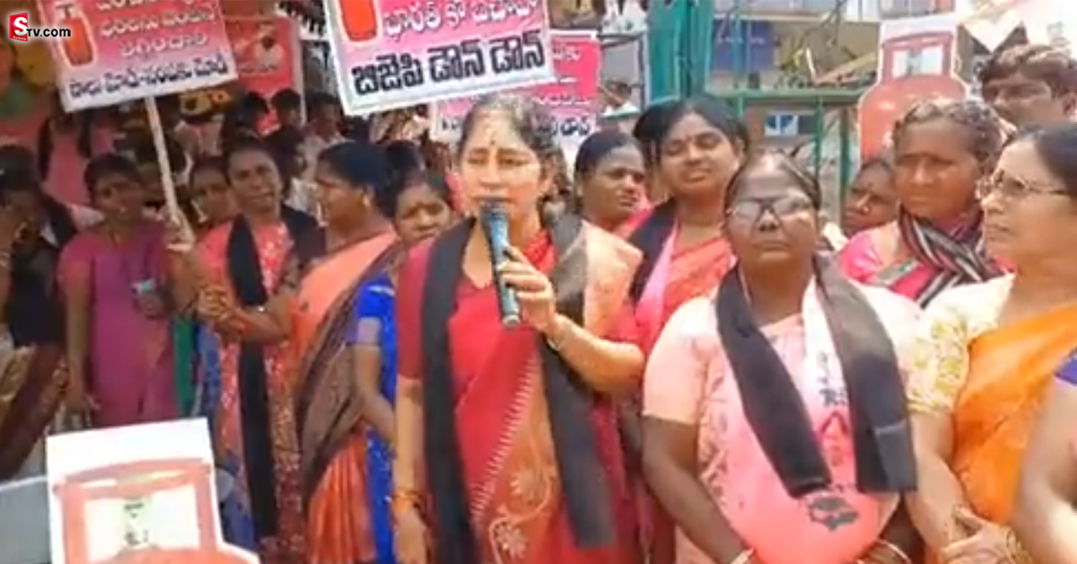 వీడియో: గ్యాస్ ధర పెంచాలంటూ BRS ఎమ్మెల్యే గొంగడి సునీత ధర్నా!